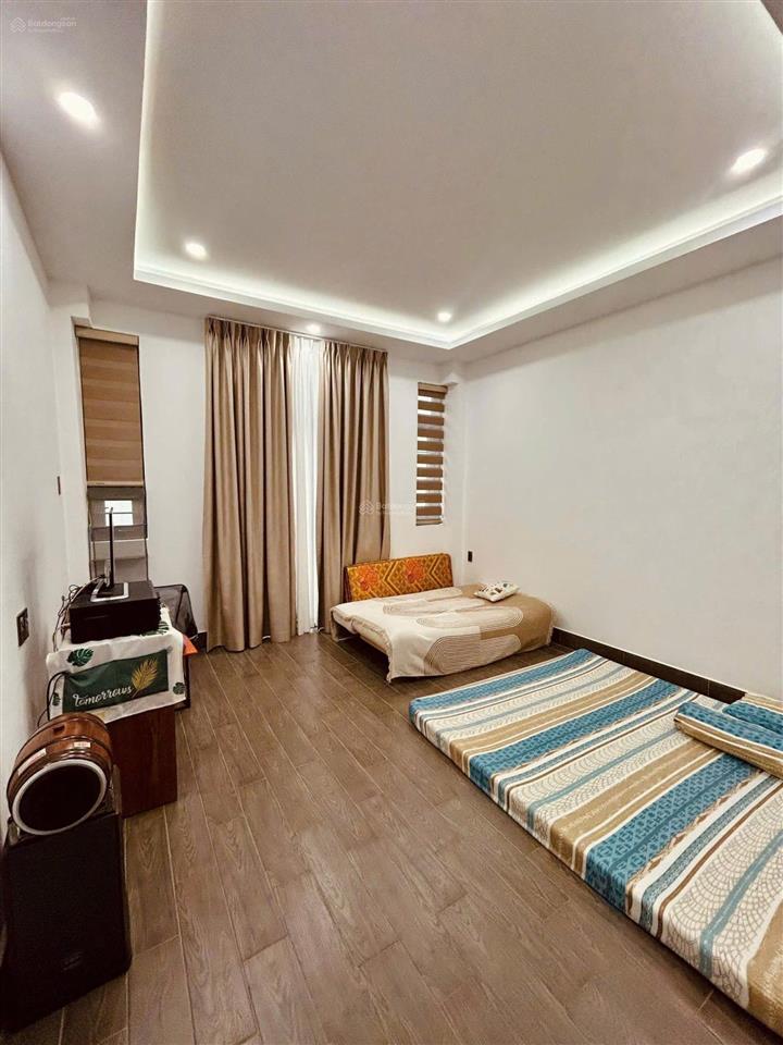Cho thuê nhà mới đẹp, nội thất xịn, hẻm xe tải đường phạm văn bạch  p15  tân bình