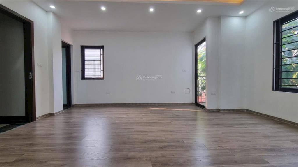Cho thuê nhà mặt phố kinh doanh 82m2 q. đống đa  thiết kế thông sàn