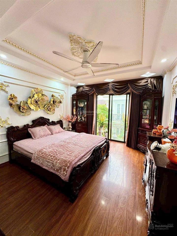 Cho thuê vp  cty  gđ ở kd  nhà 8 tầng hoàng mai  thang máy