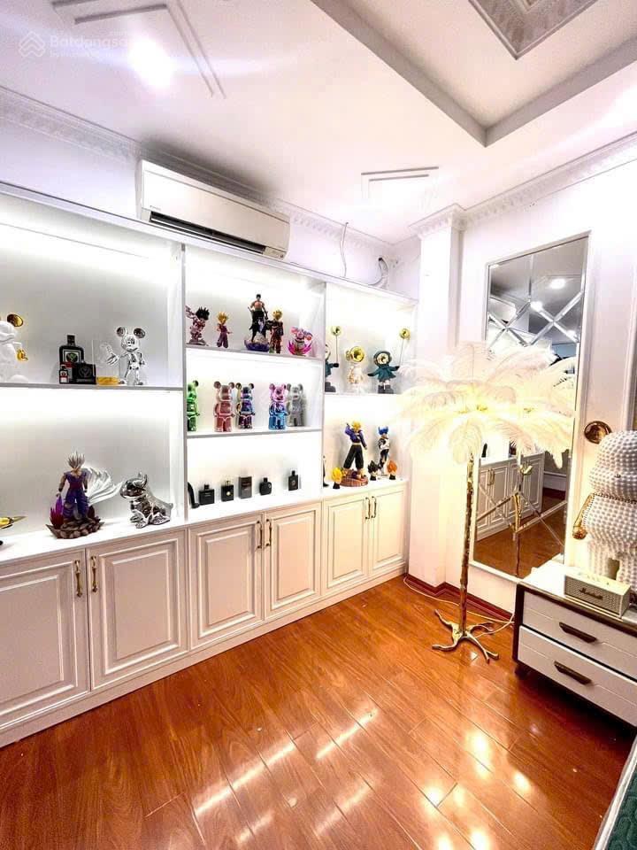 Cho thuê vp  cty  gđ ở kd  nhà 8 tầng hoàng mai  thang máy