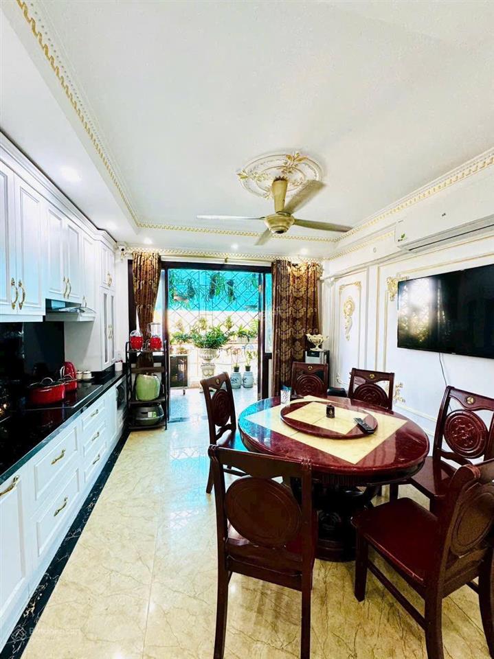 Cho thuê vp  cty  gđ ở kd  nhà 8 tầng hoàng mai  thang máy