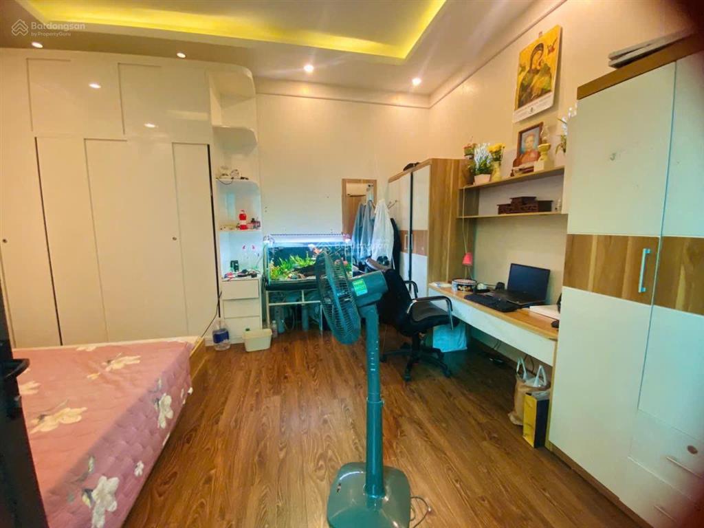 Cho thuê nhà định công đường vỉa hè oto tránh