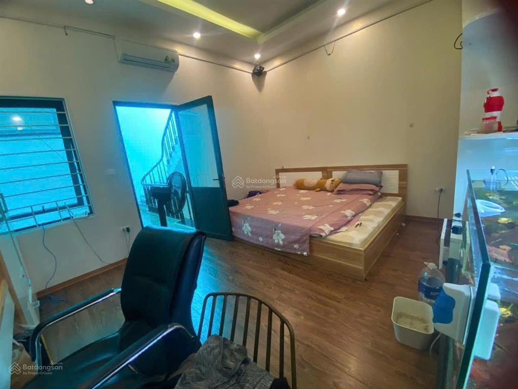 Cho thuê nhà định công đường vỉa hè oto tránh