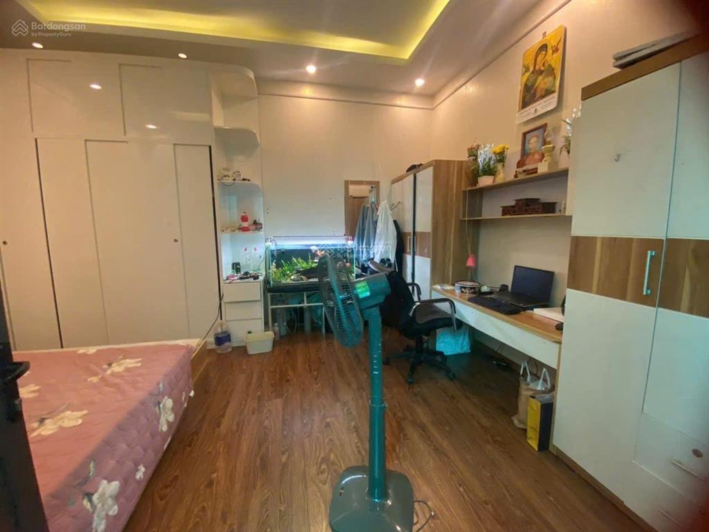 Cho thuê nhà định công đường vỉa hè oto tránh