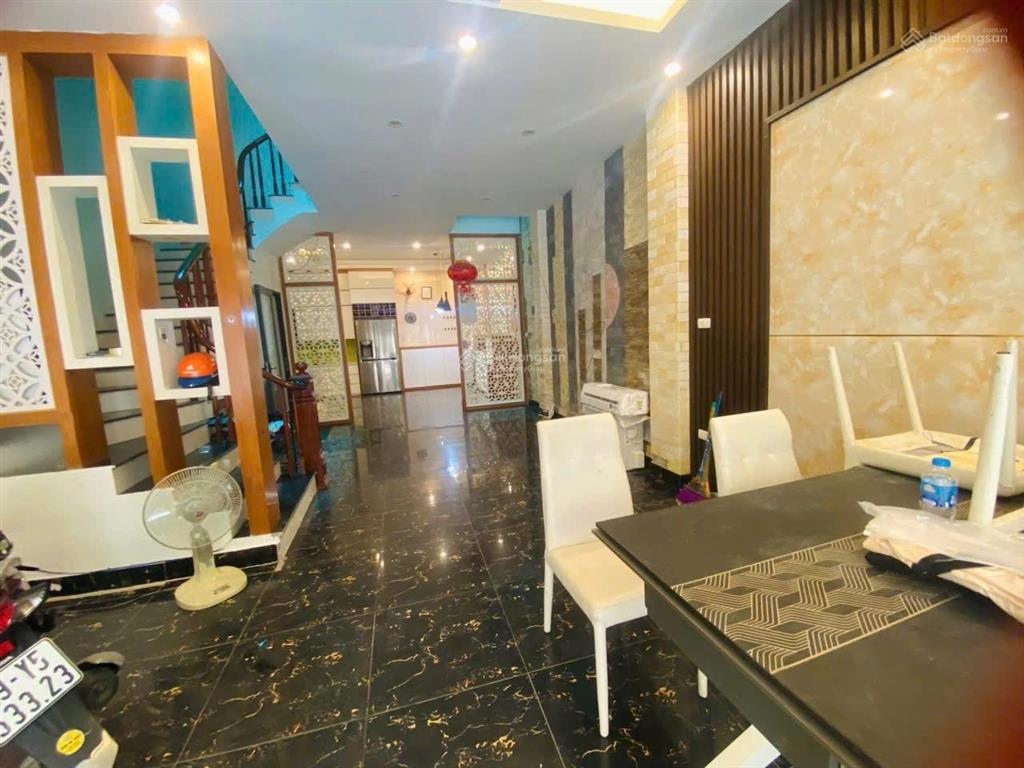 Cho thuê nhà định công đường vỉa hè oto tránh