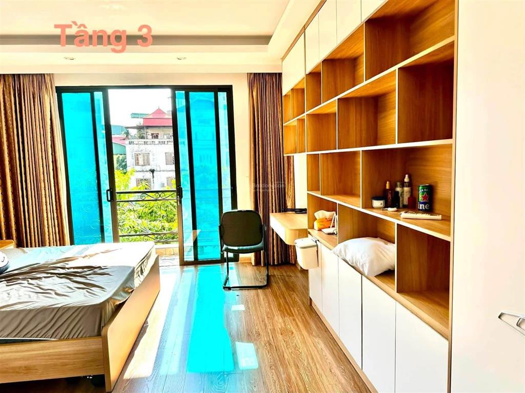 Cho thuê nhà riêng thang máy mặt bờ sông sét  gần cầu kim đồng