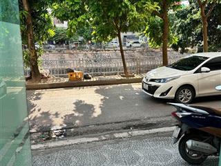 Cho thuê nhà riêng thang máy mặt bờ sông sét  gần cầu kim đồng