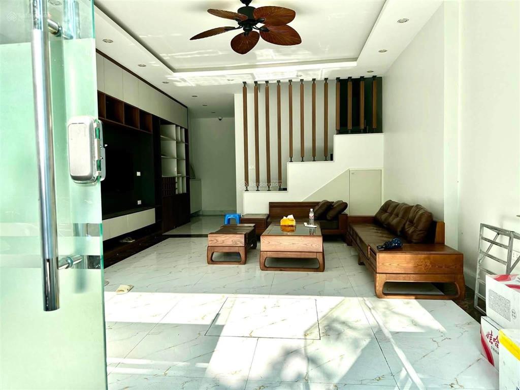 Cho thuê nhà riêng thang máy mặt bờ sông sét  gần cầu kim đồng