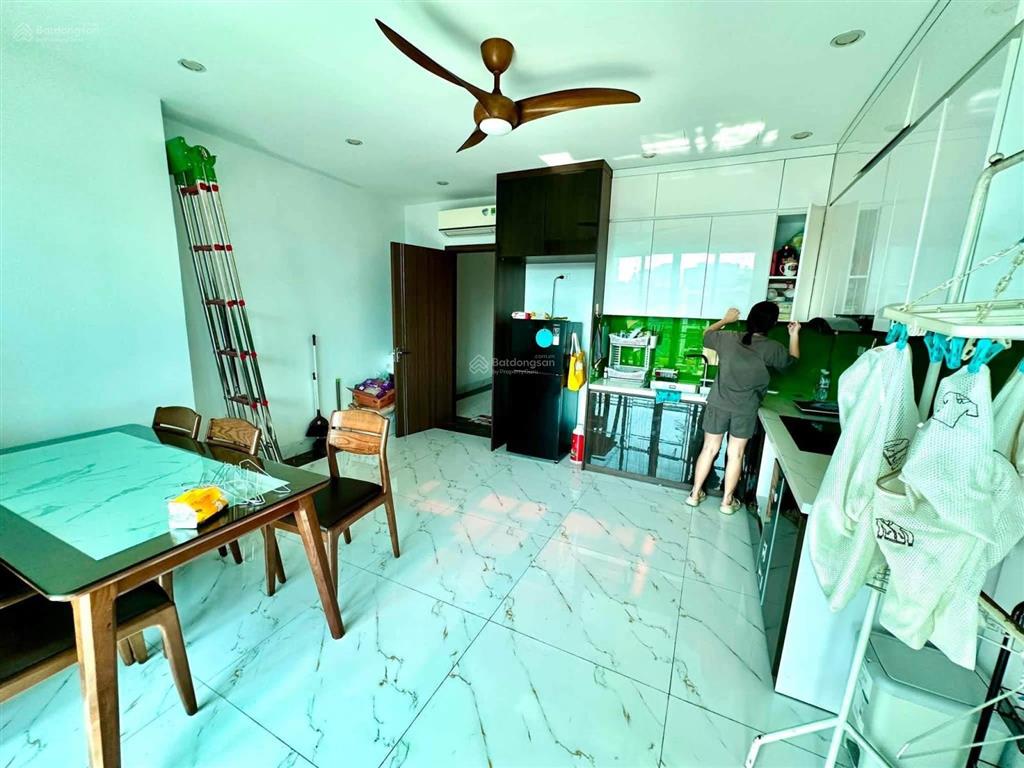 Cho thuê nhà riêng thang máy mặt bờ sông sét  gần cầu kim đồng