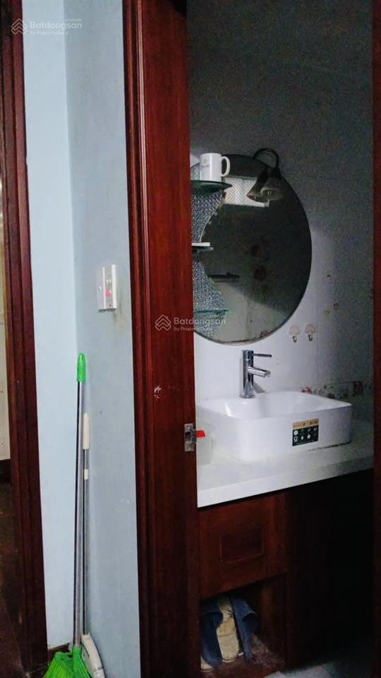Cho thuê nhà nguyên căn lê trọng tấn  5 phòng ngủ  80m2