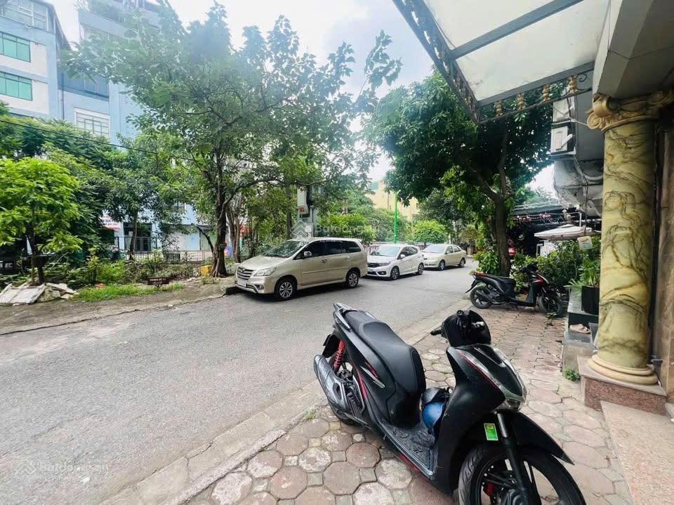 Cho thuê nhà nguyên căn lê trọng tấn  5 phòng ngủ  80m2