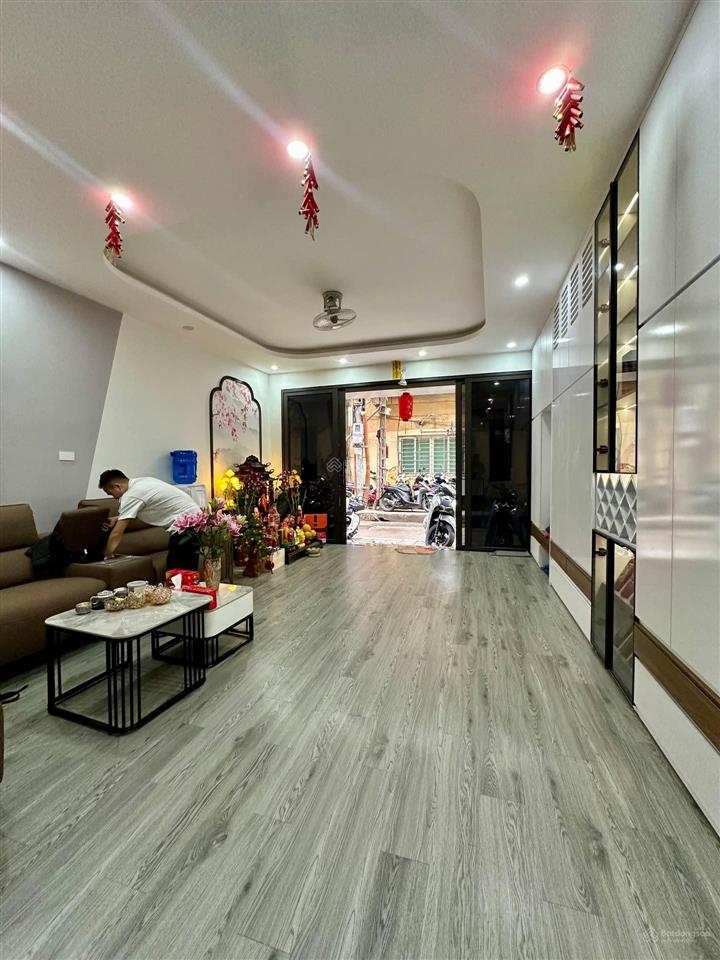 Nhà tôn đức thắng lô góc thang máy ô tô đỗ ngày đêm 8 tầng