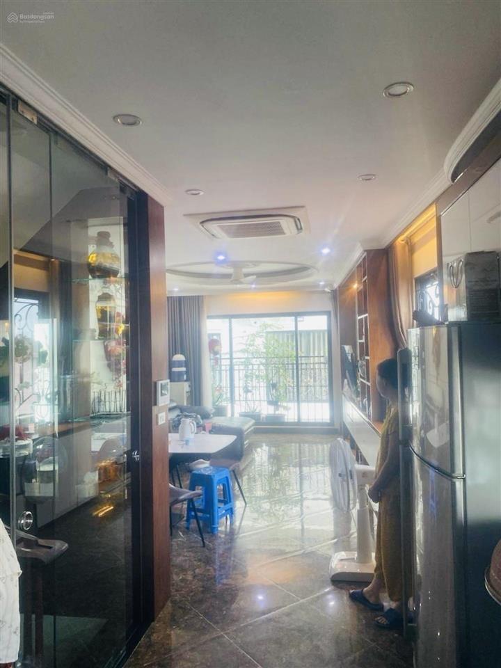 Nhà tôn đức thắng lô góc thang máy ô tô đỗ ngày đêm 8 tầng