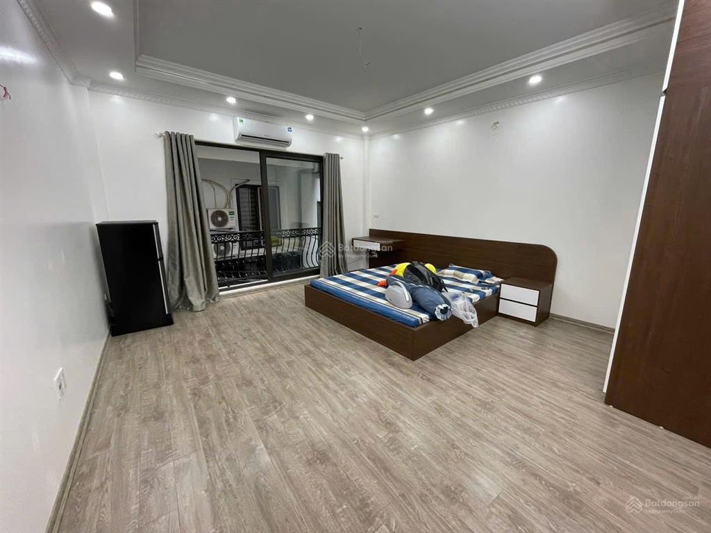 Cho thuê nhà minh khai  thang máy  50m2