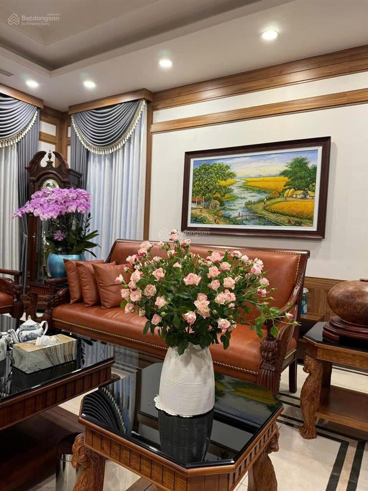 Biệt thự nguyễn huy tưởng thang máy sân vườn trên cao
