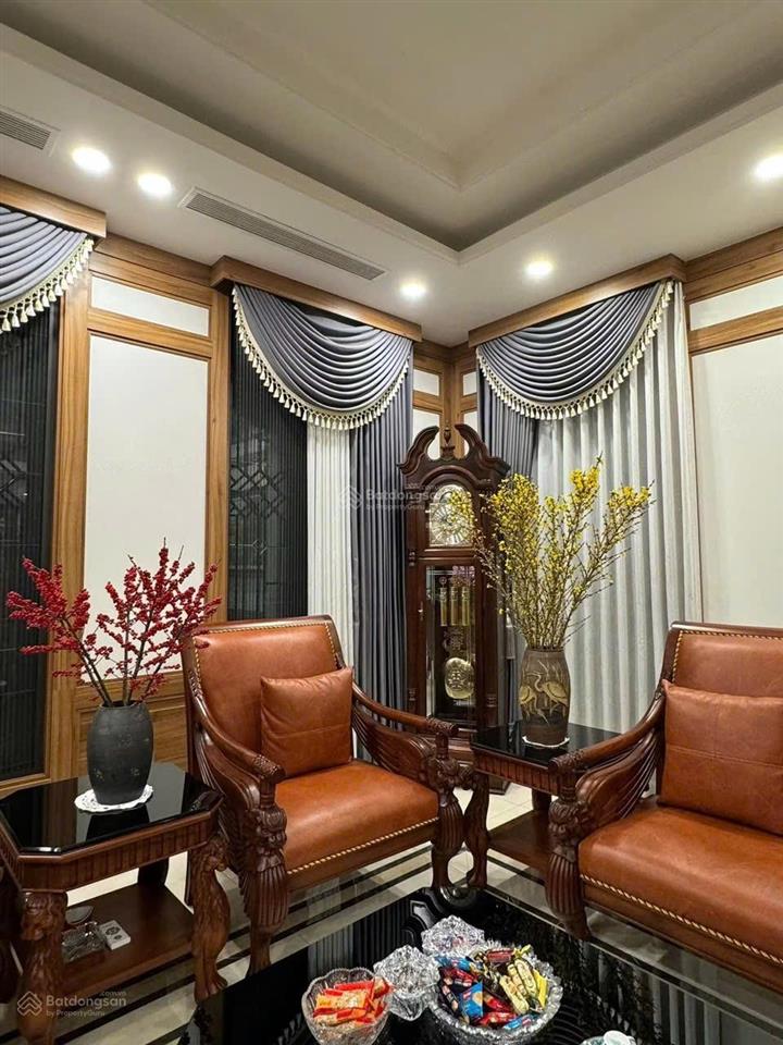 Biệt thự nguyễn huy tưởng thang máy sân vườn trên cao