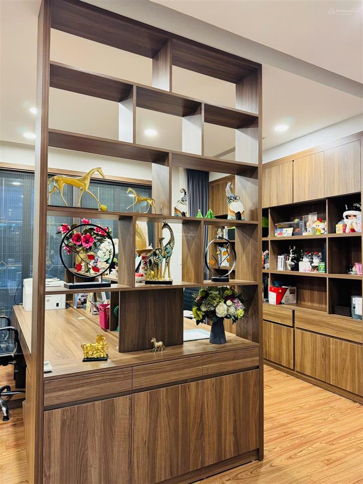 Biệt thự nguyễn huy tưởng thang máy sân vườn trên cao