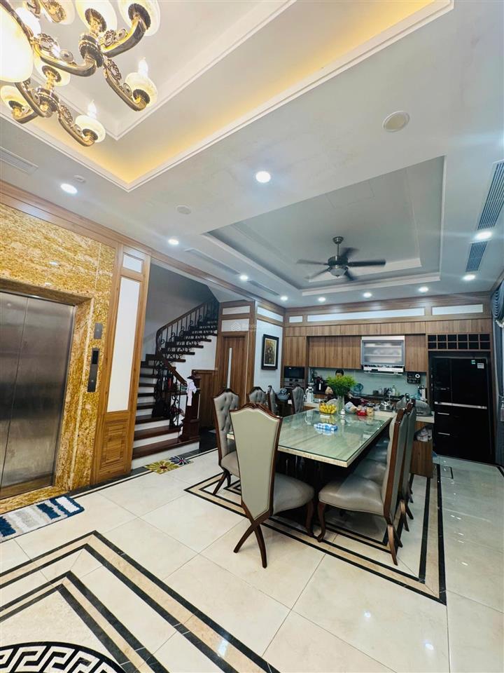 Biệt thự nguyễn huy tưởng thang máy sân vườn trên cao