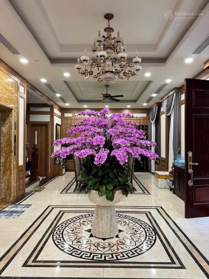 Biệt thự nguyễn huy tưởng thang máy sân vườn trên cao