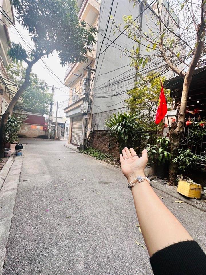 Bán đất tại giang biên, 13,9 tỷ, 75m2, mặt tiền 5,3m, ngõ rộng 8m, giá ưu đãi