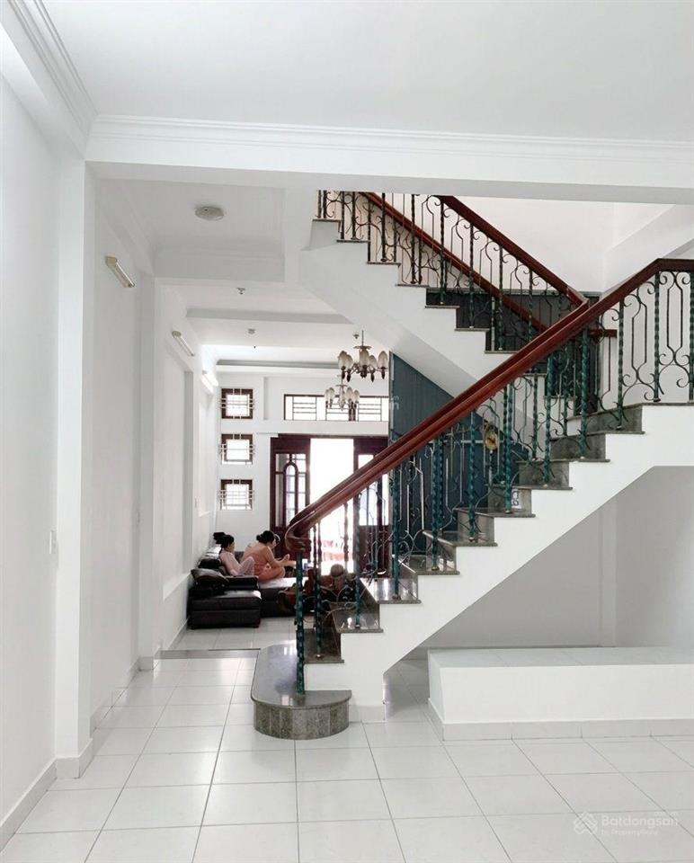 7 ty nhỏ. đừng bỏ lỡ nhà vị trí đẻ ra tiền. hẻm 8m thông giáp quận 6. dt 4,5 x 19. hđt 20 tr/thág