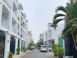 7 ty nhỏ. đừng bỏ lỡ nhà vị trí đẻ ra tiền. hẻm 8m thông giáp quận 6. dt 4,5 x 19. hđt 20 tr/thág