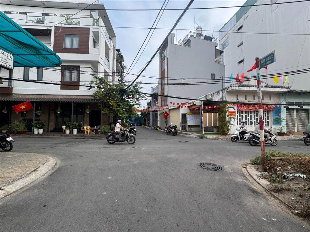 Quá mệt về tài chính giảm 1,2 ty. còn 7,75 ty. cơ hội đến siu lời. hxh tô hiệu 4 tầng. dt4,5x18.