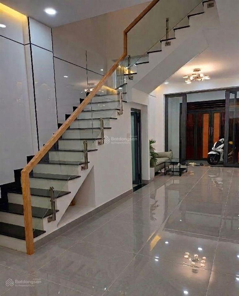 Chỉ hơn 8 ty. nhà 4 tầng mới keng. hxh vừa ở kinh doanh. khu ẩm thực tô hiệu. 72m2. tặng nội thất