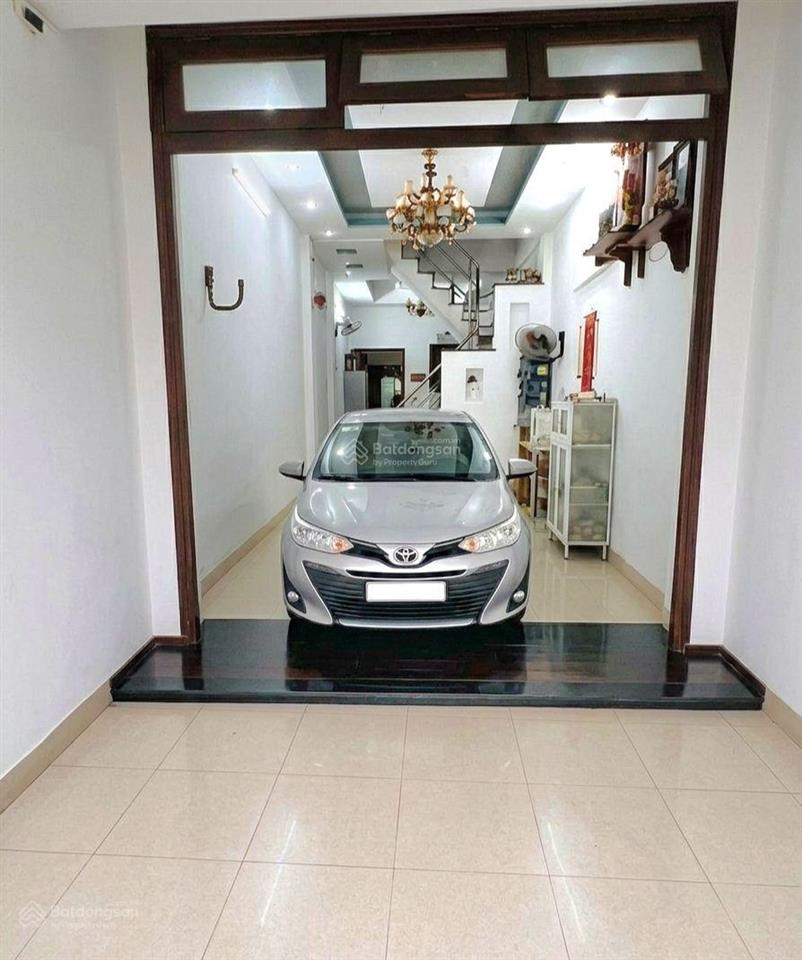 Giá 6 tỷ xíu. mặt tiền đô đốc long dt96m2. vừa ở vừa kinh doanh ngon. gần nhà thờ. bỏ lở tiếc