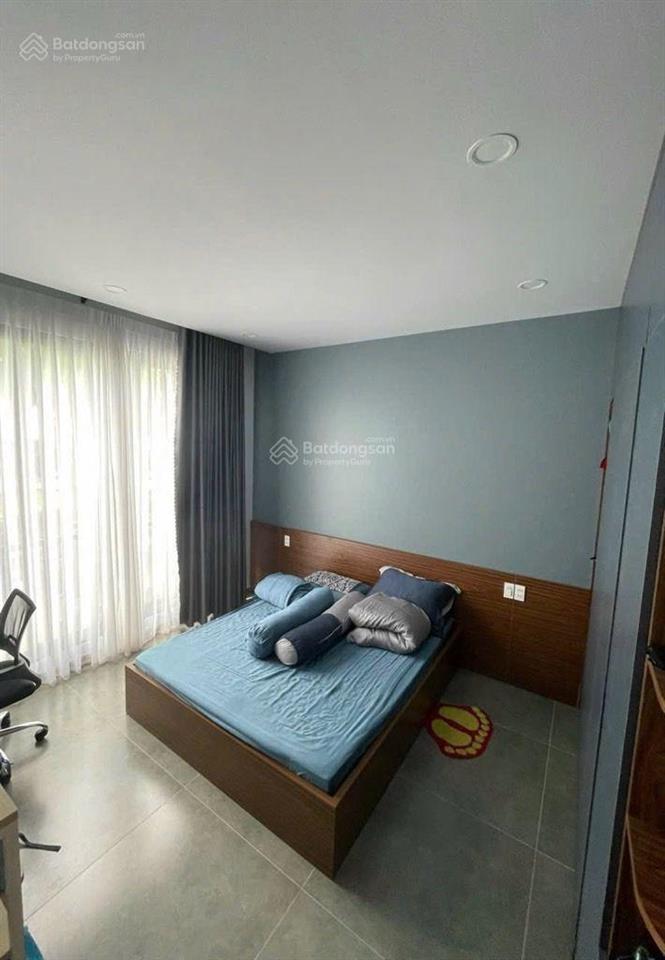 Giá 6 tỷ xíu. mặt tiền đô đốc long dt96m2. vừa ở vừa kinh doanh ngon. gần nhà thờ. bỏ lở tiếc