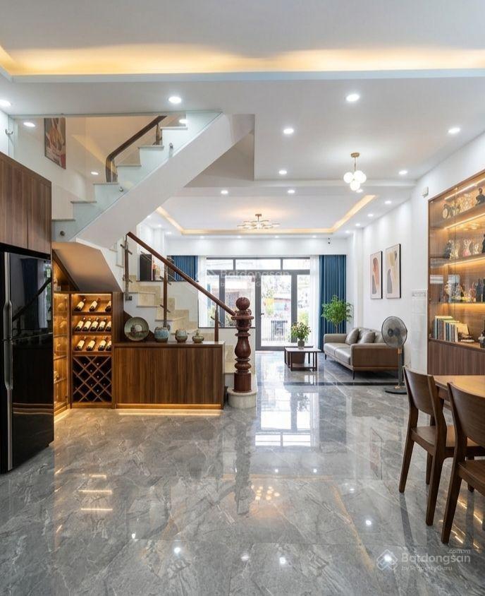 Chỉ 9,3 tỷ có biệt thự lộng lẫy nguy nga. ngay chợ bình trị đông, tên lửa. 5 tầng.96m2. ở là ghiền