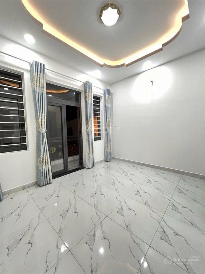 3 tỷ nhỏ. không thể bỏ lở nhà mới keng xem muốn ở ngay an dương vương. bà hom kế quận 6.dt 40m2
