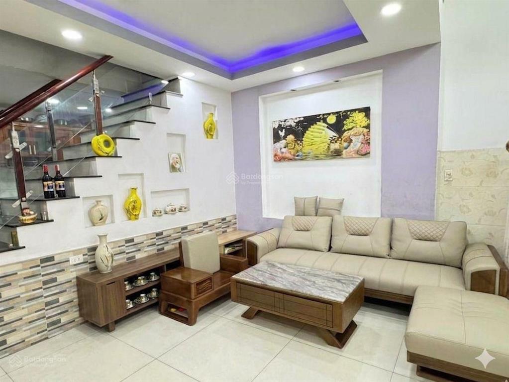 Gấp lắm rồi giảm 1,5 tỷ. chỉ 6,3 tỷ nhanh còn kịp hxh thông. 3 tầng. khuông việt. dt 5 x 14. ngon