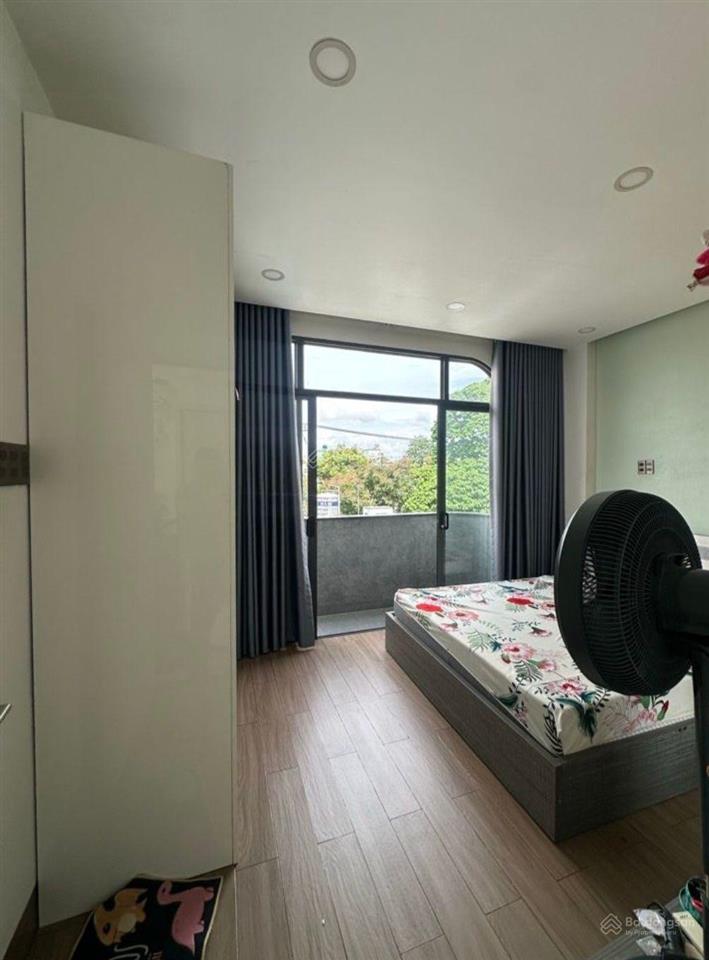 Giá rẻ 10 tỷ nhỏ.xin dừng lại 3 giây xem mặt tiền chợ tân hương. 3 tầng. 92m cho thuê 35tr/ thág
