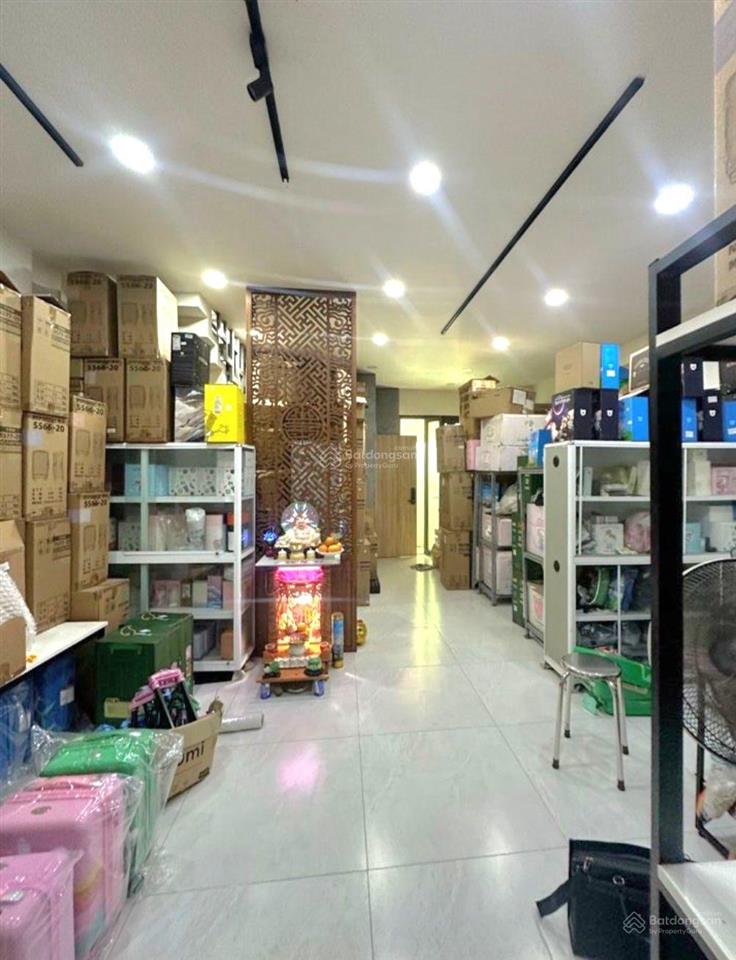 Giá rẻ 10 tỷ nhỏ.xin dừng lại 3 giây xem mặt tiền chợ tân hương. 3 tầng. 92m cho thuê 35tr/ thág
