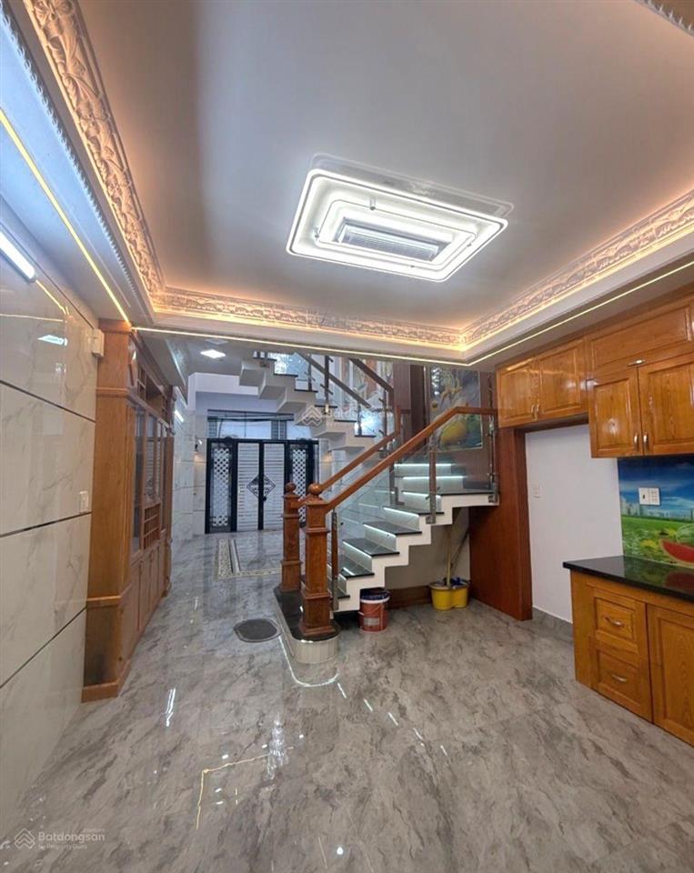 Giá tốt 8ty bé nhà đẹp 5 tầng. hẻm 8m lê văn quới, sát tân phú. 56m², 5pn, ở ngay, kinh doanh tốt
