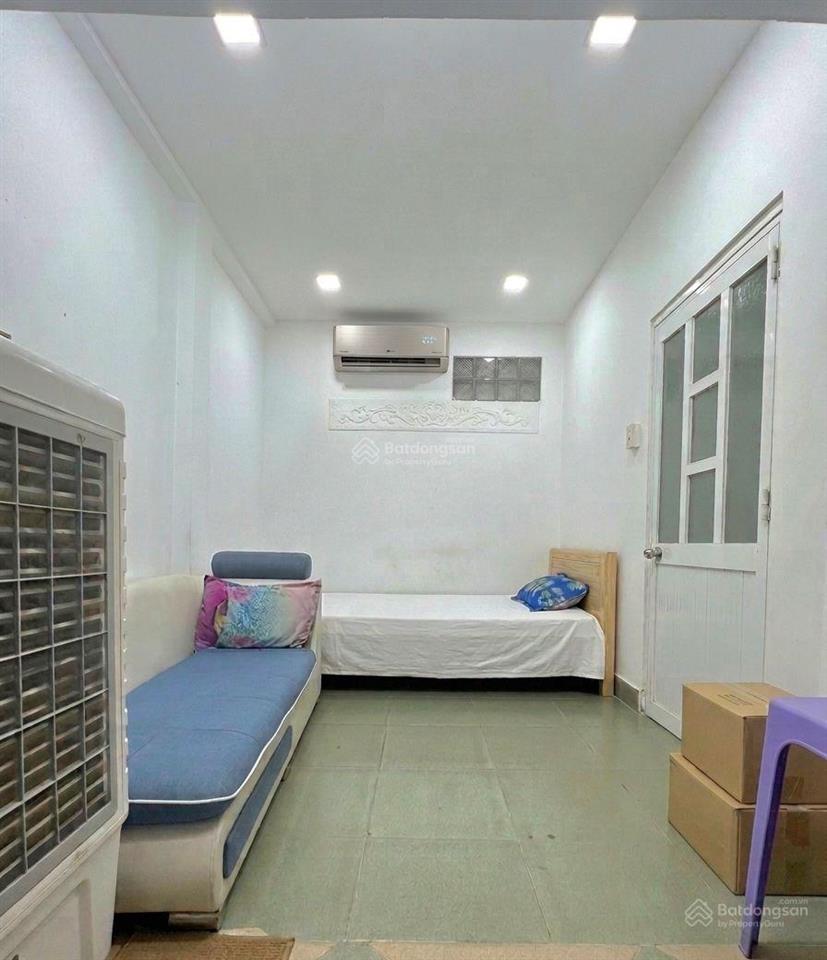 Chỉ 5.95tỷ. trịnh đình trọng giáp tân bình. nhà 2 tầng kiên cố. dt 64m2 mua ở hay đầu tư siêu lời