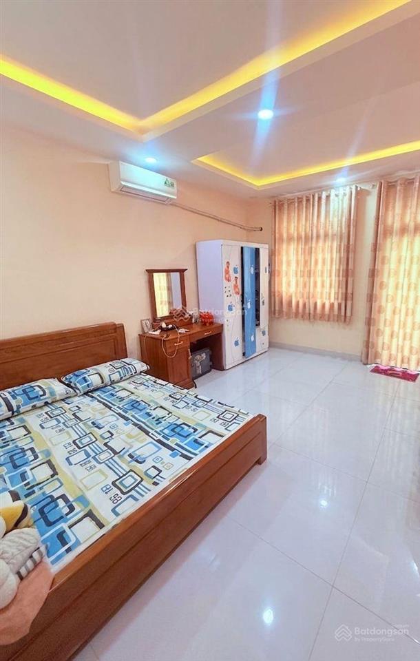 6,2 tỷ. giảm lia lịa. chạm là chốt. khu chợ vải phú thọ hòa. dt 64m. 4 pn. nhanh còn kịp