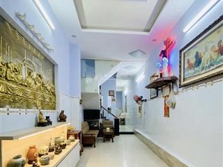 Anh chị tìm nhà btct vừa ở vừa có dòng tiền. giá tốt có căn này nè. 3 tầng. 168m2. nở hậu. xe tải