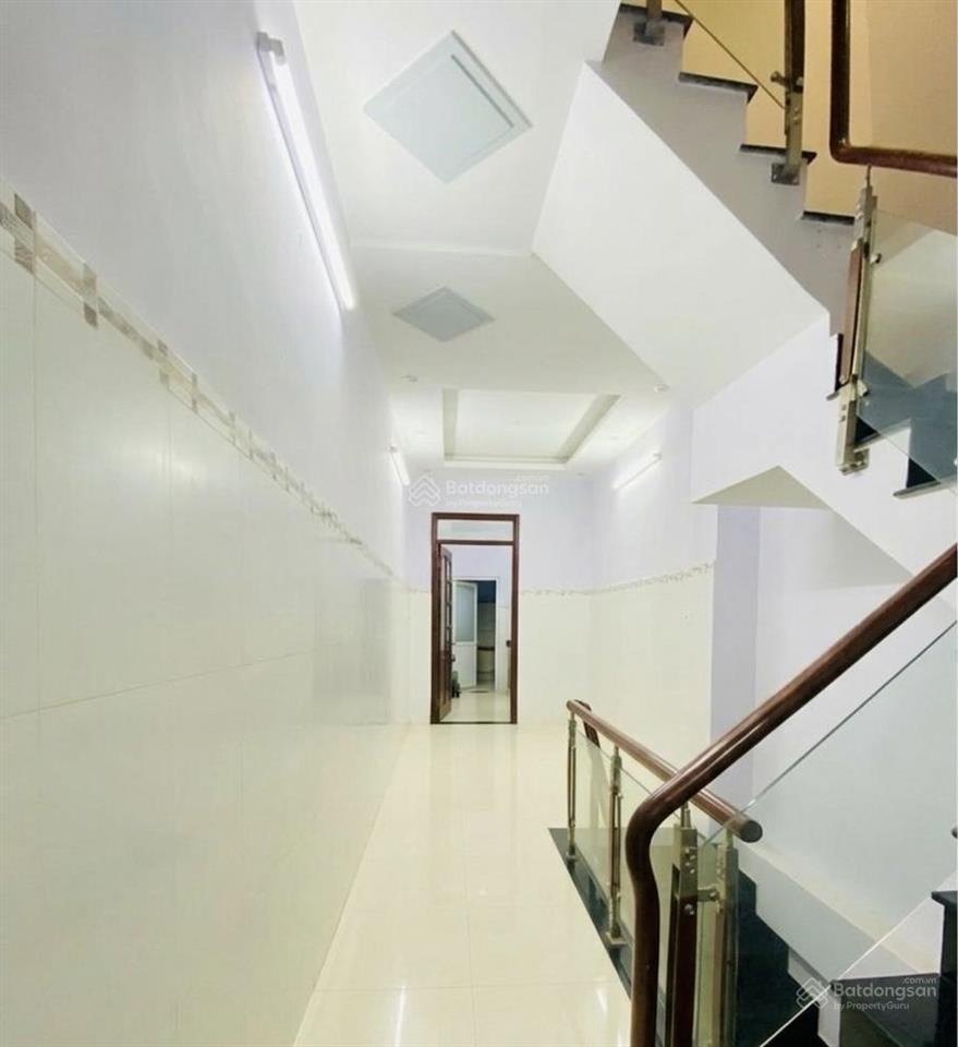 Anh chị tìm nhà btct vừa ở vừa có dòng tiền. giá tốt có căn này nè. 3 tầng. 168m2. nở hậu. xe tải