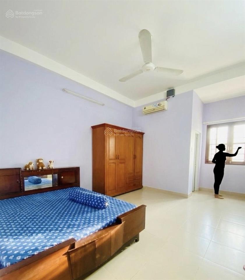 Anh chị tìm nhà btct vừa ở vừa có dòng tiền. giá tốt có căn này nè. 3 tầng. 168m2. nở hậu. xe tải