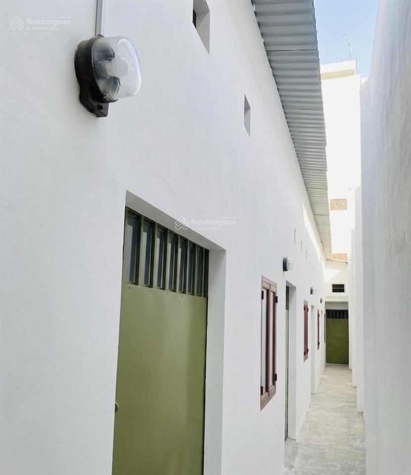Anh chị tìm nhà btct vừa ở vừa có dòng tiền. giá tốt có căn này nè. 3 tầng. 168m2. nở hậu. xe tải
