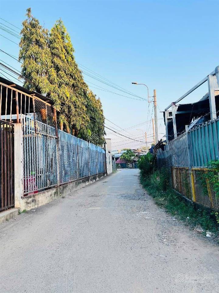 Chủ gộp lắm rồi, gắp bán khu đất tân quý tây  bình chánh  2.000m2  có 250m2 thổ giá 20 tỷ