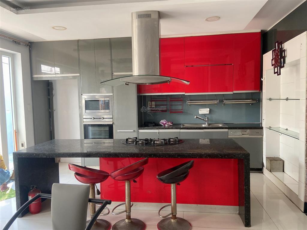 Cho thuê biệt thự sân vườn 300m bùi đình tuý, bình thạnh full nội thất giá chỉ 2.000$