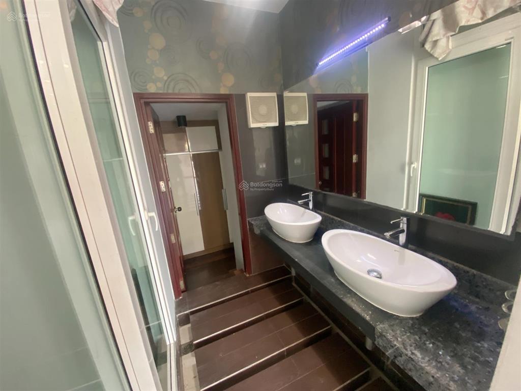 Cho thuê biệt thự sân vườn 300m bùi đình tuý, bình thạnh full nội thất giá chỉ 2.000$