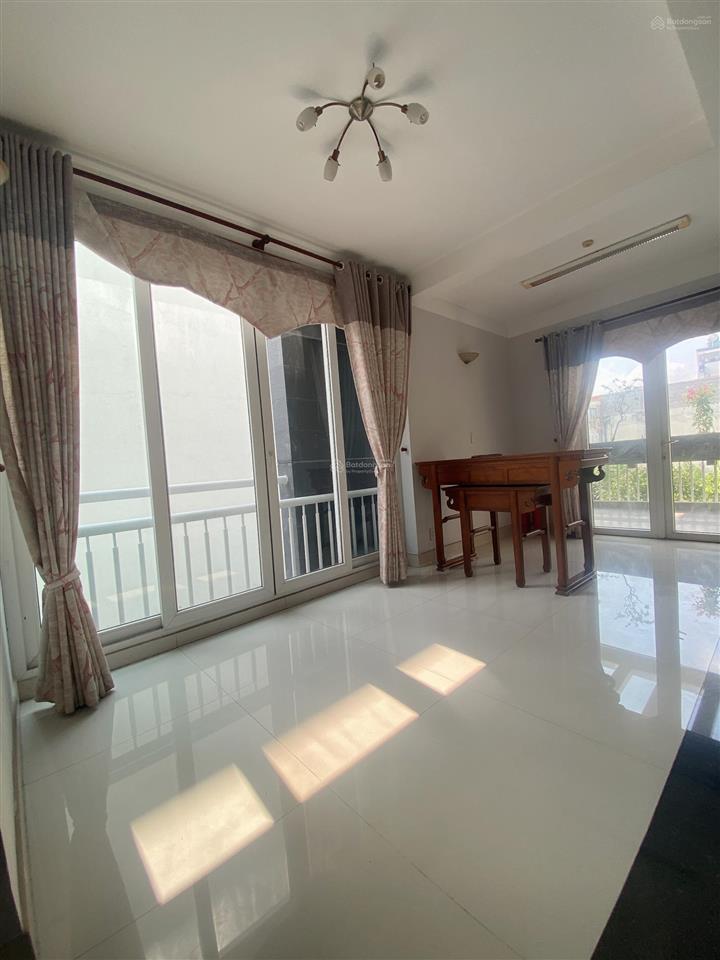 Cho thuê biệt thự sân vườn 300m bùi đình tuý, bình thạnh full nội thất giá chỉ 2.000$