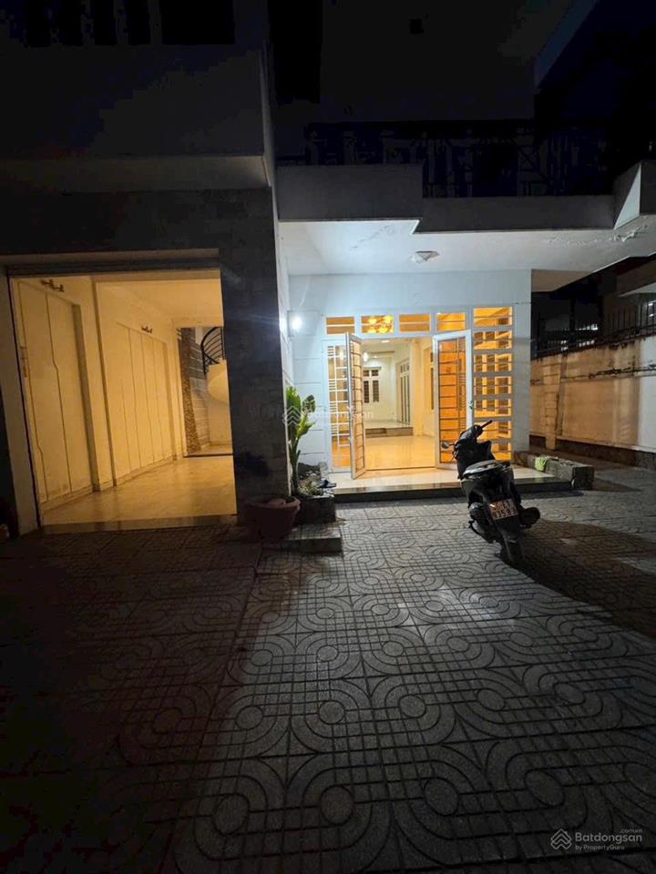 Biệt thự bình lợi 200m, 5pn, sân ô tô rộng, giá 40 tr/ tháng