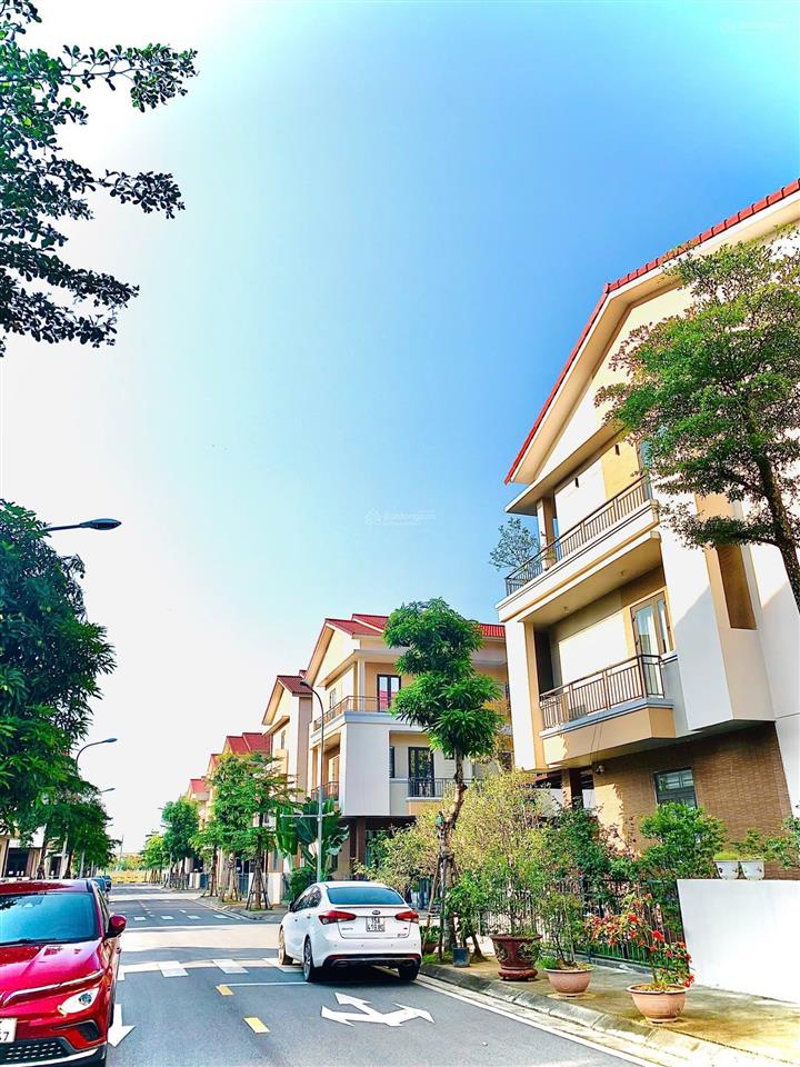 Quá rẻ, quá hiếm cho 1 căn centa view công viên, trục thông, hướng nam giá tốt tt