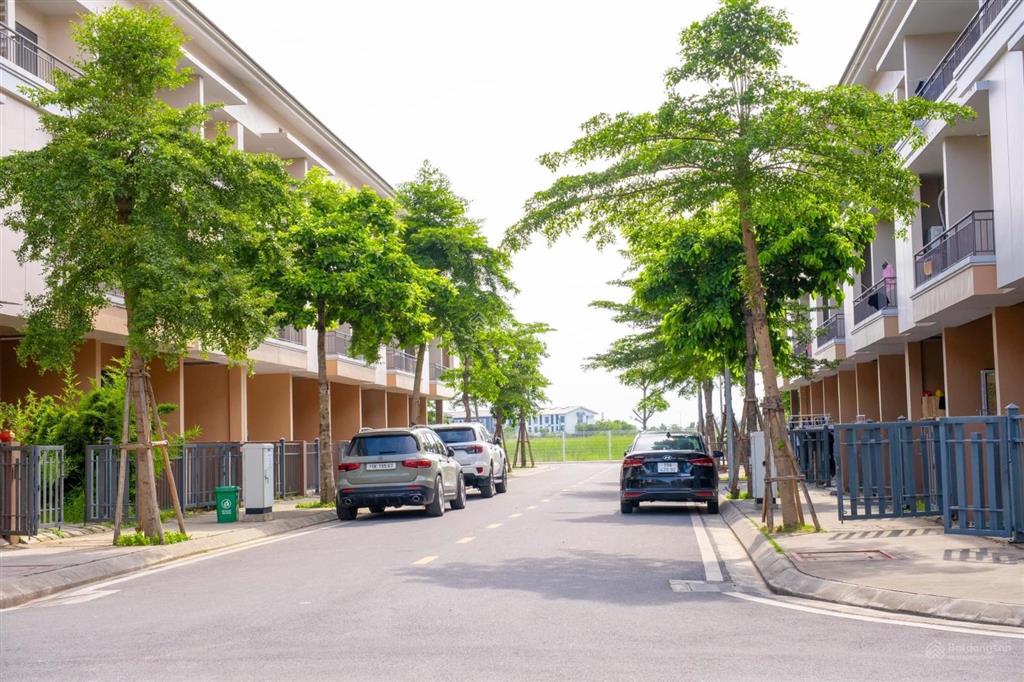 Quá rẻ, quá hiếm cho 1 căn centa view công viên, trục thông, hướng nam giá tốt tt