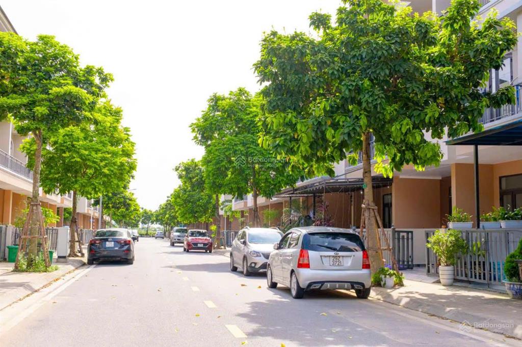 Quá rẻ, quá hiếm cho 1 căn centa view công viên, trục thông, hướng nam giá tốt tt